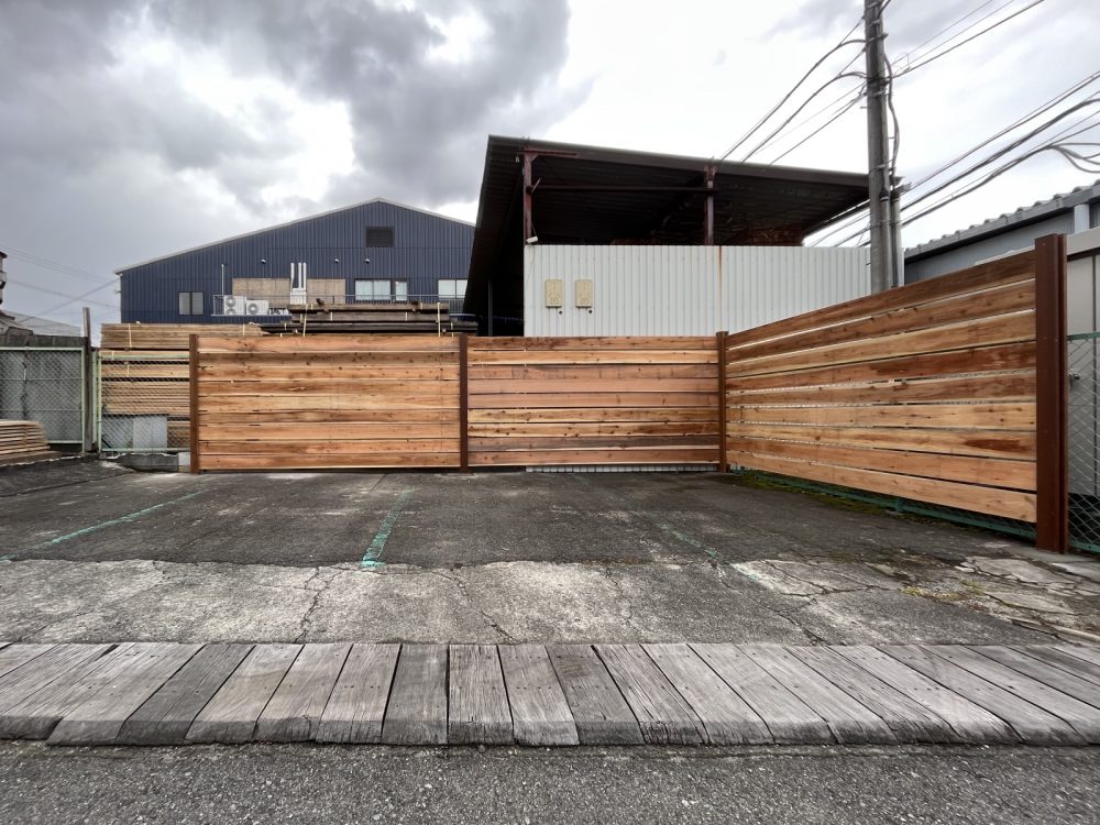 ウッドフェンスはDIYできる？業者で頼む場合との費用比較と4つの注意点を解説リフォーム費用の一括見積り -リショップナビ