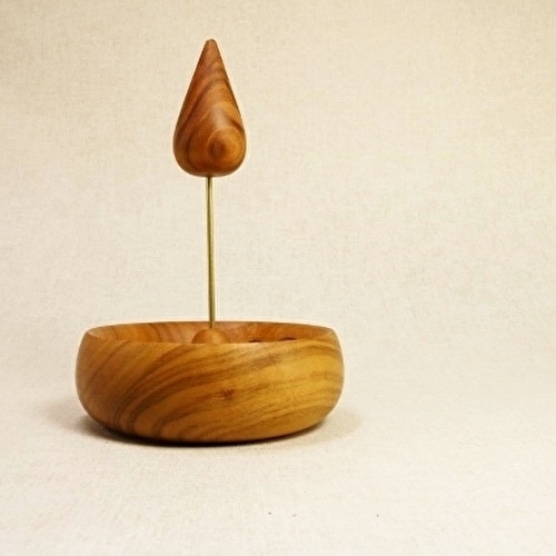 共に日々を重ねたい。クルミの木から生まれた「木tch コッチ 」の愛らしいアクセサリーSheage シェアージュ