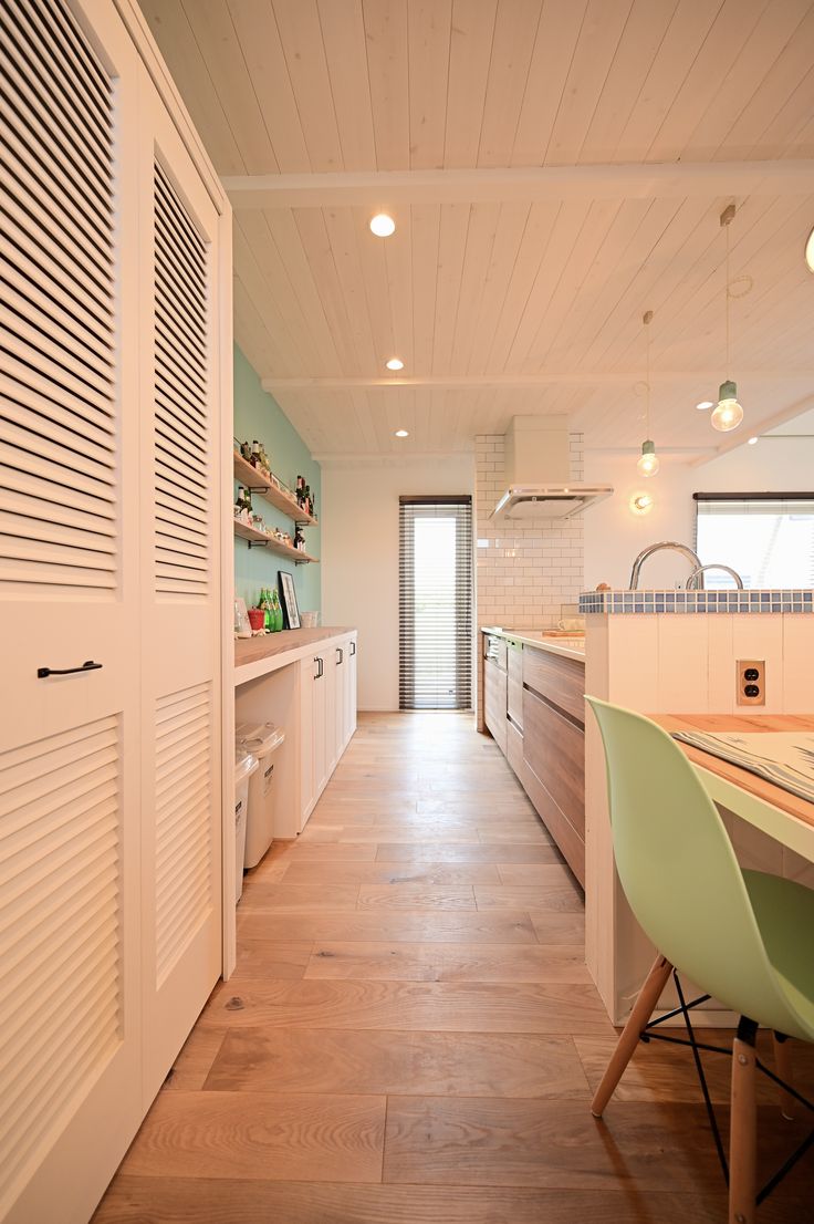 楽天市場 インテリア 海 アート アメリカン雑貨 木製看板 40 ビーチ t 海 波 絵 壁掛け 西海岸 アートパネル ハワイ 海 夏 ビーチヤシの木 ハワイ雑貨 ハワイアン雑貨 ポスター 正方形 海 インテリア 絵画 プレート 雑貨 南国風 おしゃれ ヴィンテージ 大型