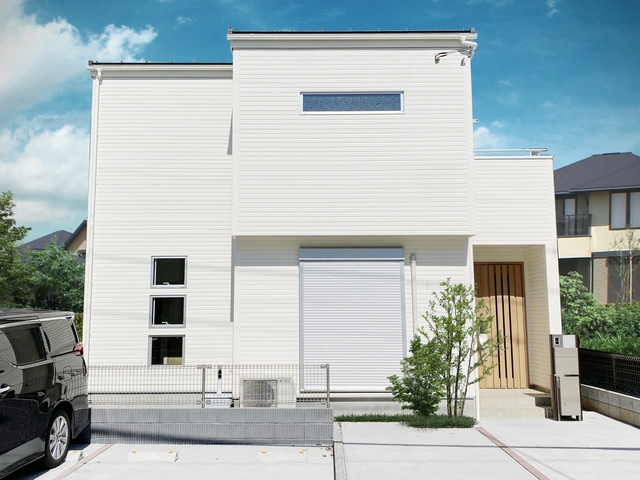 白い家のおしゃれな外観事例のポイントとメリット・デメリット、10年後もきれいに保つ汚れ対策デザイン・性能、価格にこだわった注文住宅 千葉で家を建てるならクレアカーサ