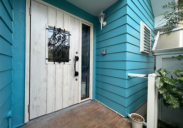 鋳物飾りがおしゃれな玄関ドアに取替え石田ガラスサッシ販売焼津市窓・玄関ドア・エクステリアリフォームのプロショップ