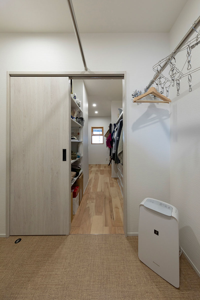 ウォークインクローゼットの魅力とは？使いやすい間取りや上手な収納方法も注目！ – Onnela オンネラ 暮らしに『楽』を、家族にワクワクを