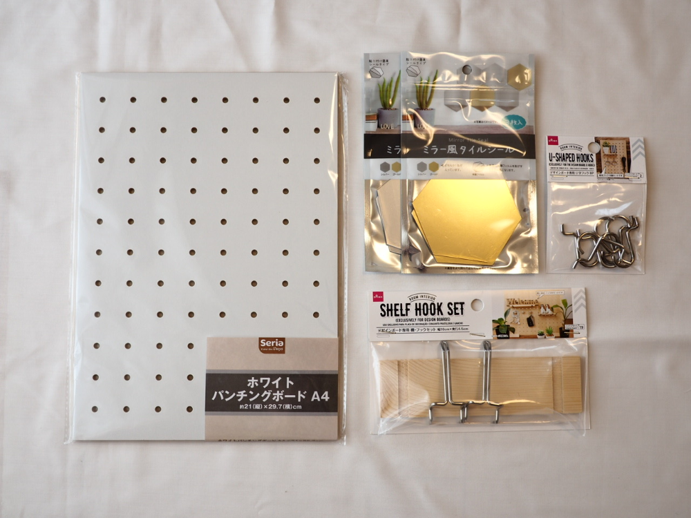 セリアの有孔ボードをボンドではるだけ！シックなアクセサリー収納スタンドESSEonline エッセ オンライン