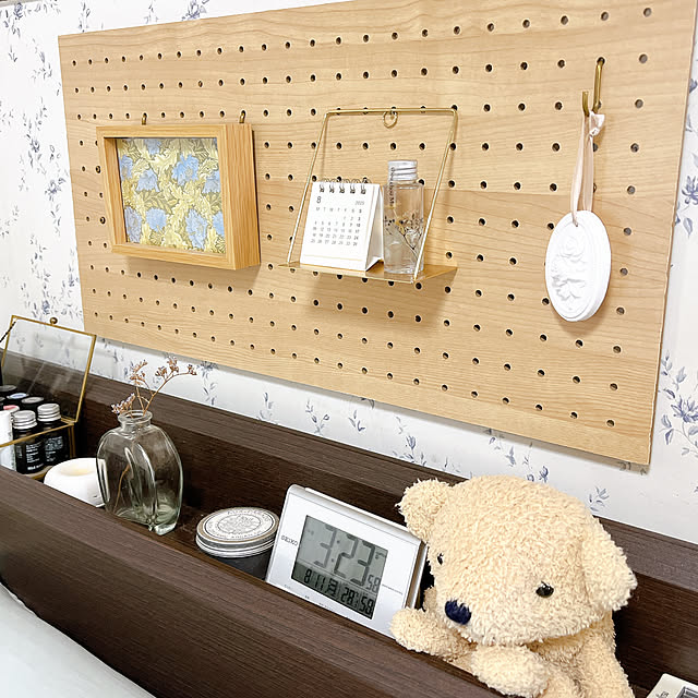 ニトリや100均で買える？定番人気の「有孔ボード ペグボード 」・おすすめ8選