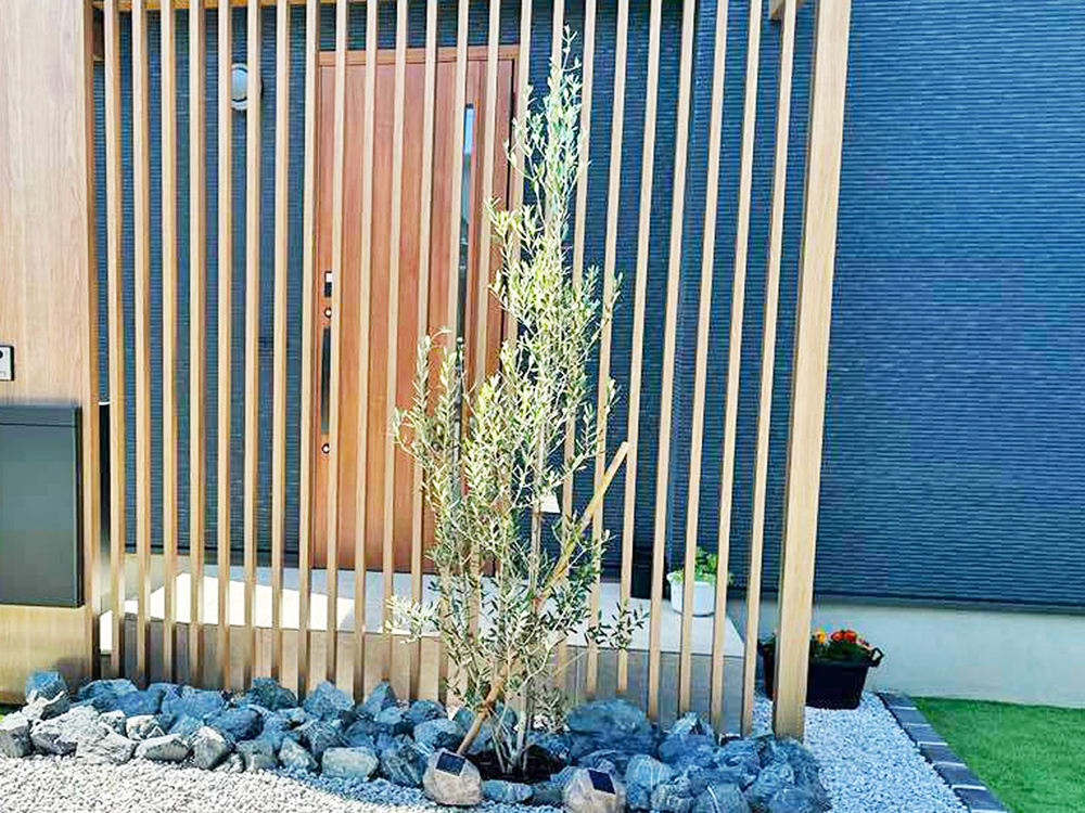 庭木で目隠し対策をする方法とメリット・デメリット-視線カットにおすすめな常緑樹32種類もご紹介千葉県 東京都の造園 植栽 庭施工造園業専門店新美園