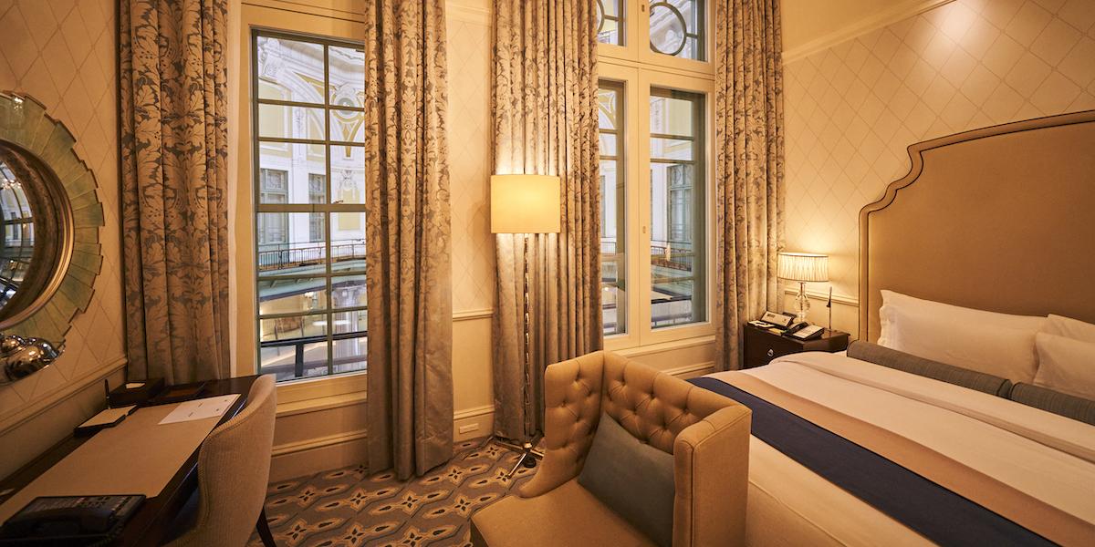 東京駅改札内で 薬・本・靴修理・割れたスマホ画面交換 が揃う！ 出張や旅行前に重宝する便利スポットを丸の内OLが伝授Oggi.jp