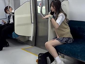 ローカル線の最終電車で放置プレイ中の美女がハァハァしていた 麻里梨夏 エロ動画 -