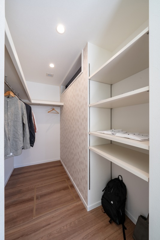 ロフトのような2階空間！吹き抜け＆勾配天井のあるリビングSUVACO スバコ