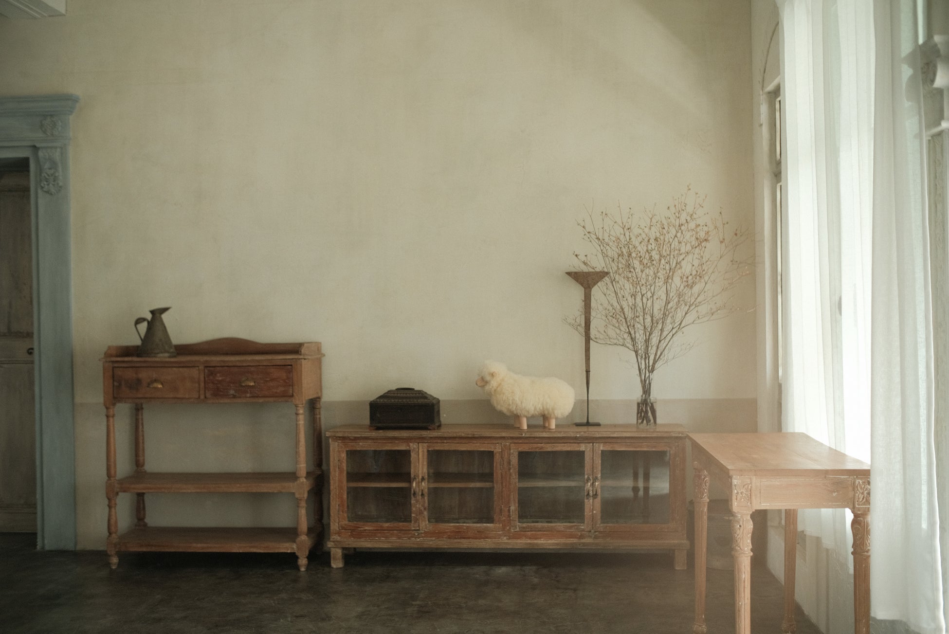 輸入雑貨屋BON ETO Vikingsの家具カテゴリー。インドからの輸入家具とヴィンテージ家具をメインにしてご紹介しております