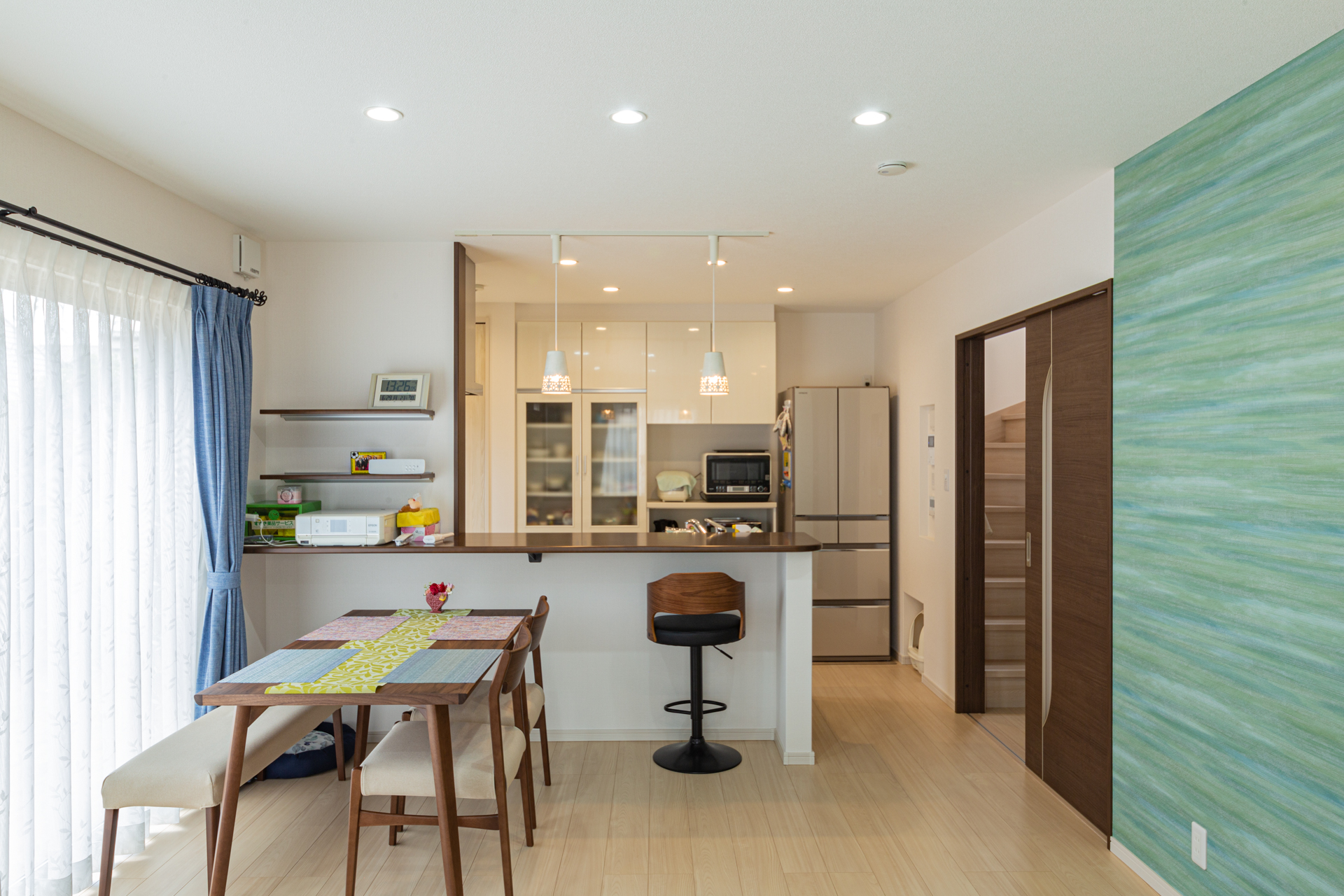 テーブル付きカウンターキッチンって実際どうなの？施工事例5選オルラボ自分らしく楽しめる暮らしのメディア