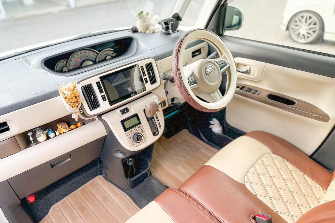 車のパーツ 内装、インテリア