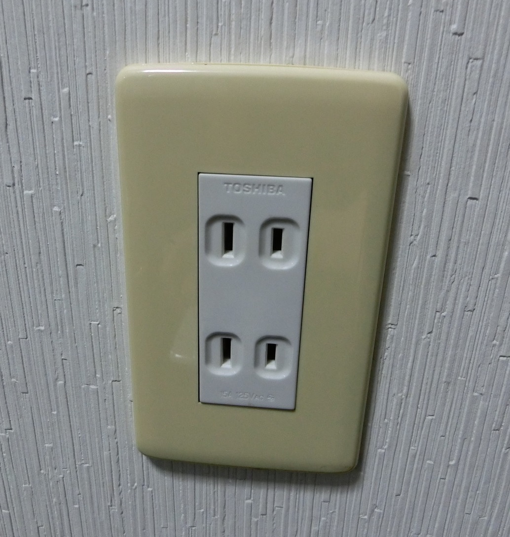 古家のコンセントのネジ 洗面所DIYリフォーム: 柴犬モコモコ日記