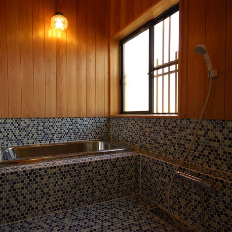 目や肌に優しい素材に包まれるお風呂施工事例RIVIERA デザインタイル・天然石のリビエラ株式会社