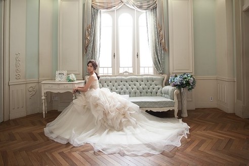 トレンドの高砂ソファとは？ おすすめの装花の飾り方結婚式場の選び方