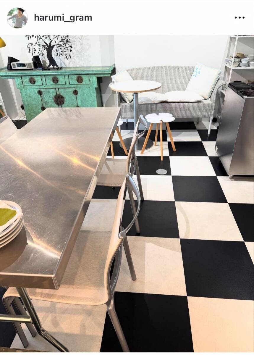 栗原はるみプロデュース『harumi's kitchen』 使いやすくて、楽しくて、自由なキッチン！！カウンター下には自由に移動できる可動式ワゴン、「ワークトップワゴン」が付いています