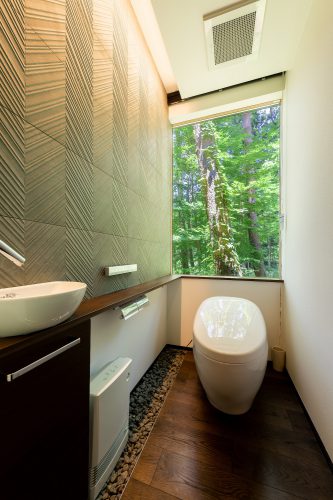 グッと華やかに！トイレの小窓に「エチュード」を設置した事例島根県松江市 Y様