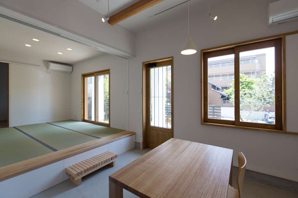 東京都デザイナーズ注文住宅・建築 エントランスガレージ 2Fにリビング渋谷区・港区の中古マンション・不動産情報ララハウス青山支店