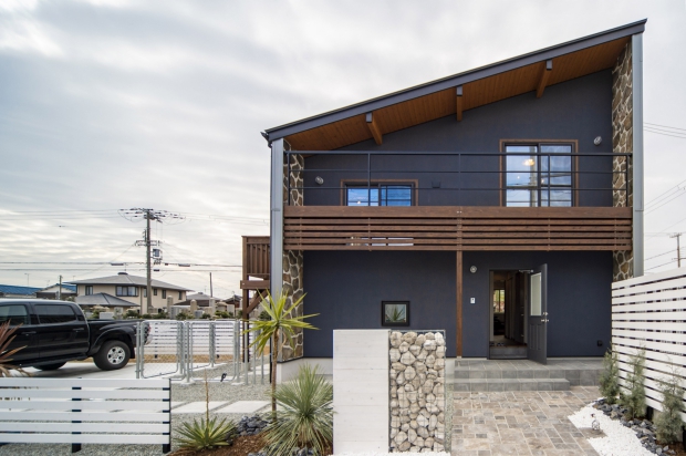 門塀をおしゃれに演出する10のアイデア：素材・デザイン・アクセサリーの選び方 - GardenJournalGardenjournalガーデンジャーナル