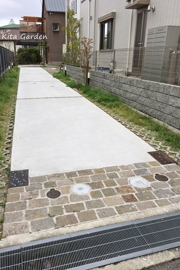 旗竿地の門周りと中庭のある新生活を楽しむ新築外構愛知県名古屋市の外構 エクステリア ・新築外構・お庭⼯事は専⾨ショップディーズガーデンへ