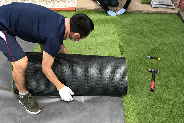 ベランダには人工芝とウッドパネルどちらがおすすめ？メリットや費用を比較株式会社グリーンフィールドデザインサイト - 高機能人工芝リアリーターフ®と人工 壁面緑化パネルビスタフォリア®