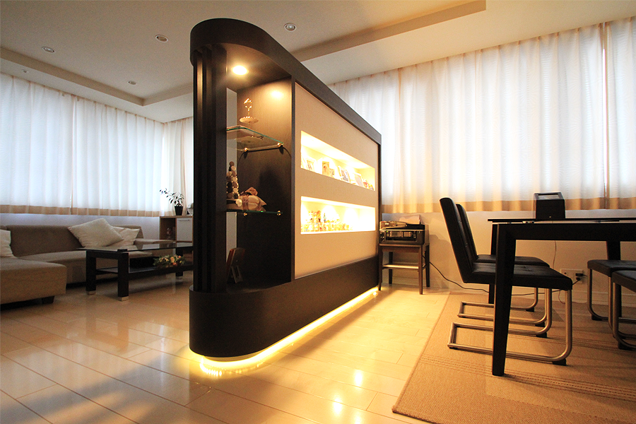 テレビ台を兼ねたリビングボード – 開口部のある本棚Shelf – マルゲリータお客様事例