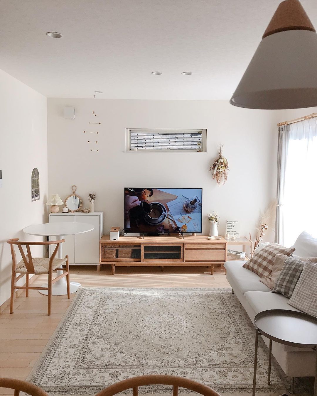 狭いリビングのレイアウトを広く見せる！おしゃれで快適にする3つのコツコラム富山県 富山市・高岡市 のリノベーションMAGHAUSのリノベーション