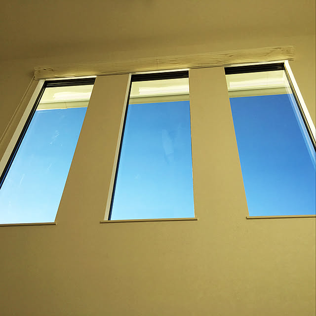 吹き抜けに電動ロールスクリーン取付 宇治市インテリアヤマモト