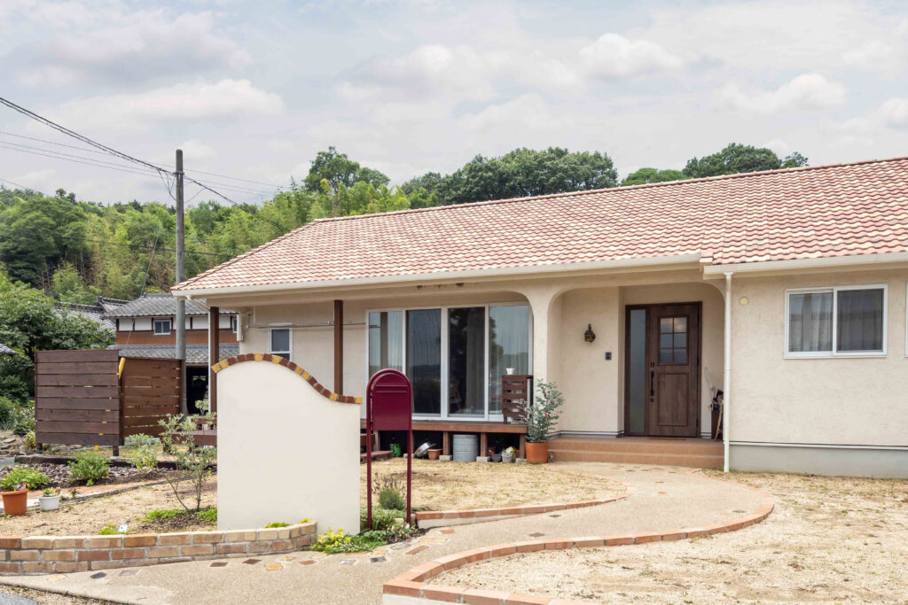 福岡県八女市 プランヴァンス風のオレンジの屋根がカワイイお家株式会社西尾建設