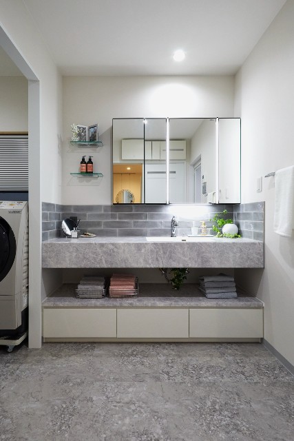 アイカ工業の洗面化粧台