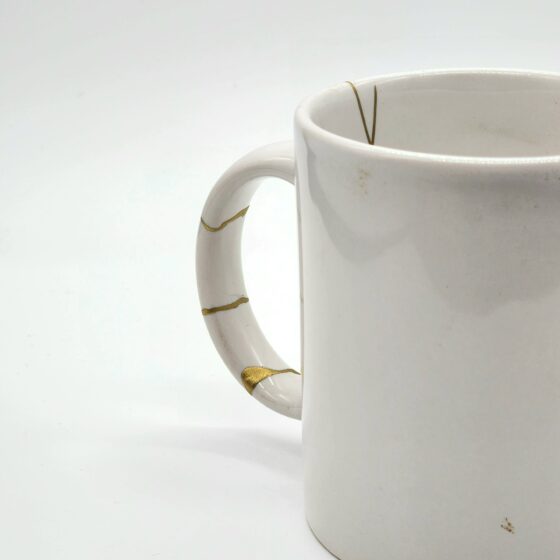 めちゃ簡単。お気に入りのマグカップが欠けた ので金継ぎで直すGarretCafe