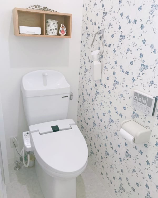 壁に付けられる家具」トイレにも設置してみました集めすぎ女子が本当の好きを見極めたら みるみる部屋が片付きました