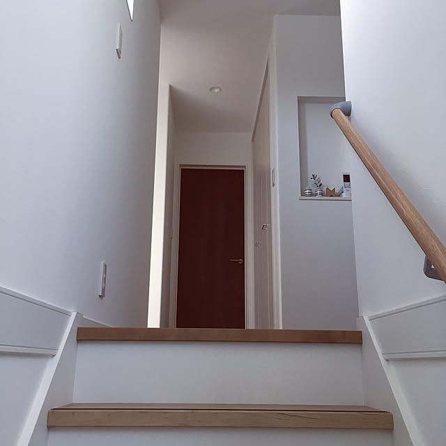 廊下・階段の壁紙リフォームのコツ！張り替え費用・おしゃれな施工例は？リフォーム費用の一括見積り -リショップナビ