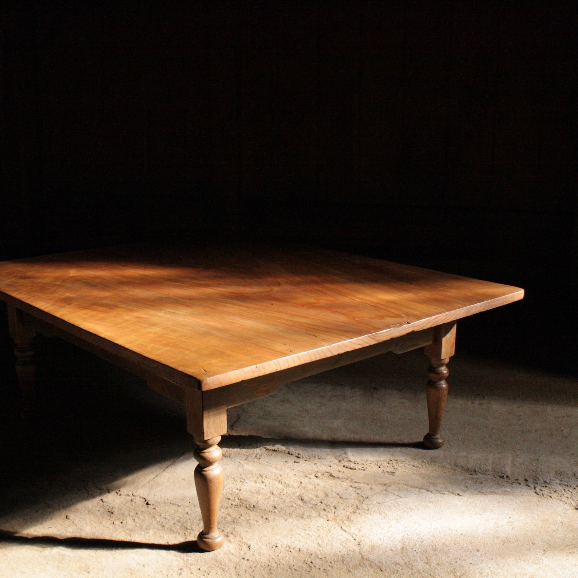 ろくろ脚 ダイニングテーブル1500×700ダーク アンティーク風・天然無垢材・カフェ什器 ダイニングテーブル UCO61 通販5193646Creema クリーマ