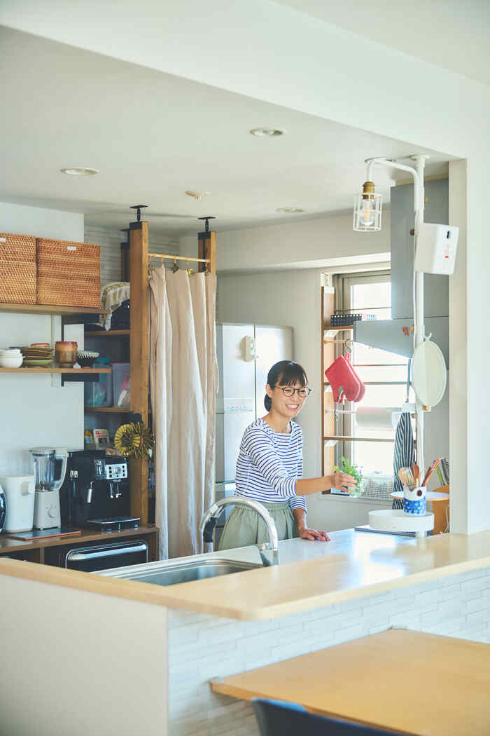 トイレの突っ張り棚を、プチDIYで簡単に隠すやさしい手放し、やさしいせかい