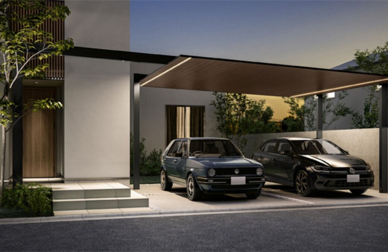 広くて快適 梁延長のカーポート フラットなカーポートのデザインが 直線的でシャープな外観と調和✨ いっぱいまで梁を延長することで柱が邪魔にならず駐車スペースを 有効活用できます。使用商材•三協アルミ カーポートFⅡ梁延長カーポートF2三協東海STC三協