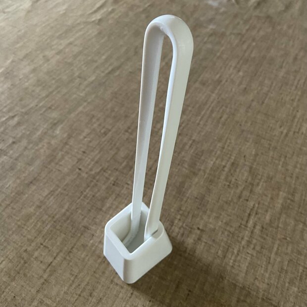 もうトイレブラシは使わない。セリア110円「お掃除トング」なら簡単・清潔・最高！ESSEonline エッセ オンライン