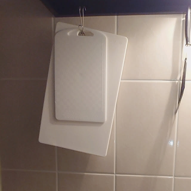 ダイソー「吊り下げワイヤーバスケット」で収納力アップ♪ --棚やカウンター下のデッドスペースにえんウチ