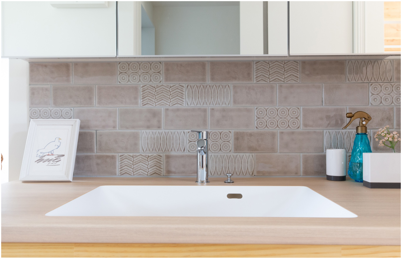 造作洗面台にタイルを取り入れる魅力と注意点おしゃれな実例と後悔しないための工夫注文住宅ブルーハウスデザイン・性能・リゾートライフ、愛知、名古屋、豊橋、豊川、岐阜ならお任せください