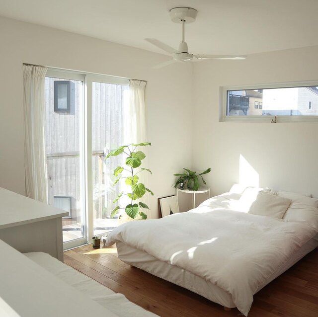 6つの部屋別 白い床×ダークブラウンの素敵なインテリア27選