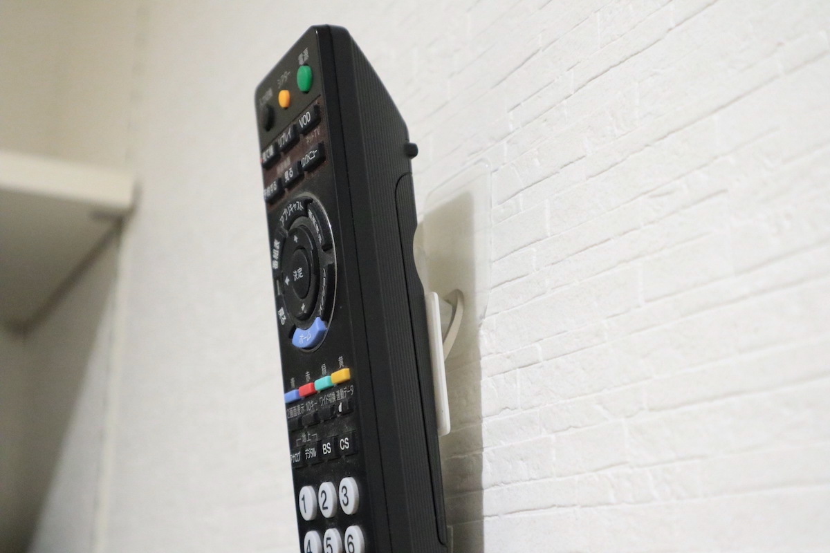 100均DIY 簡単！テーブル下リモコン収納Have a coffee break ～お気に入りの部屋でリラックス