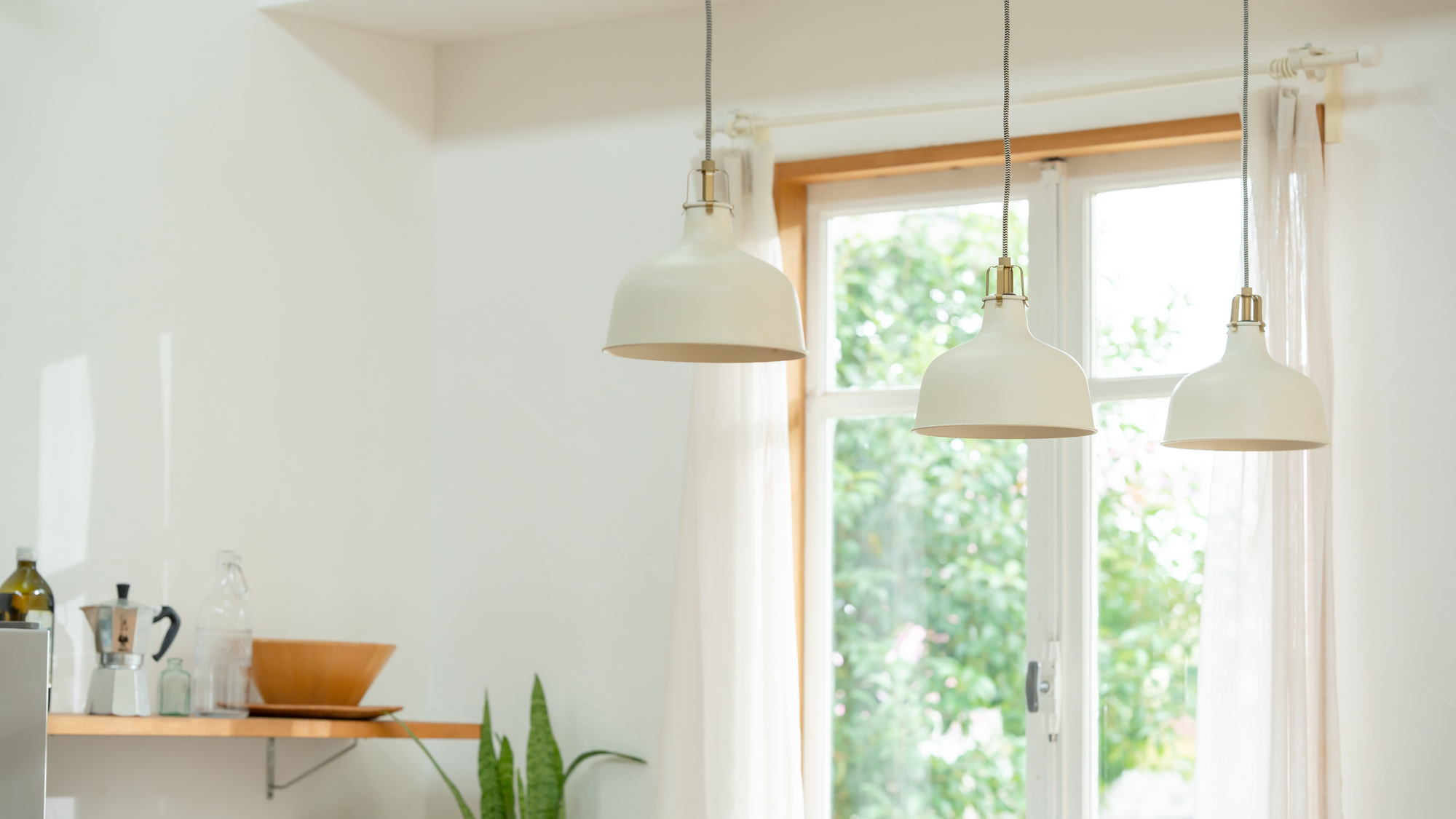 勾配天井のオシャレな実例を公開！照明とシーリングファンの選び方も解説titelタイテル