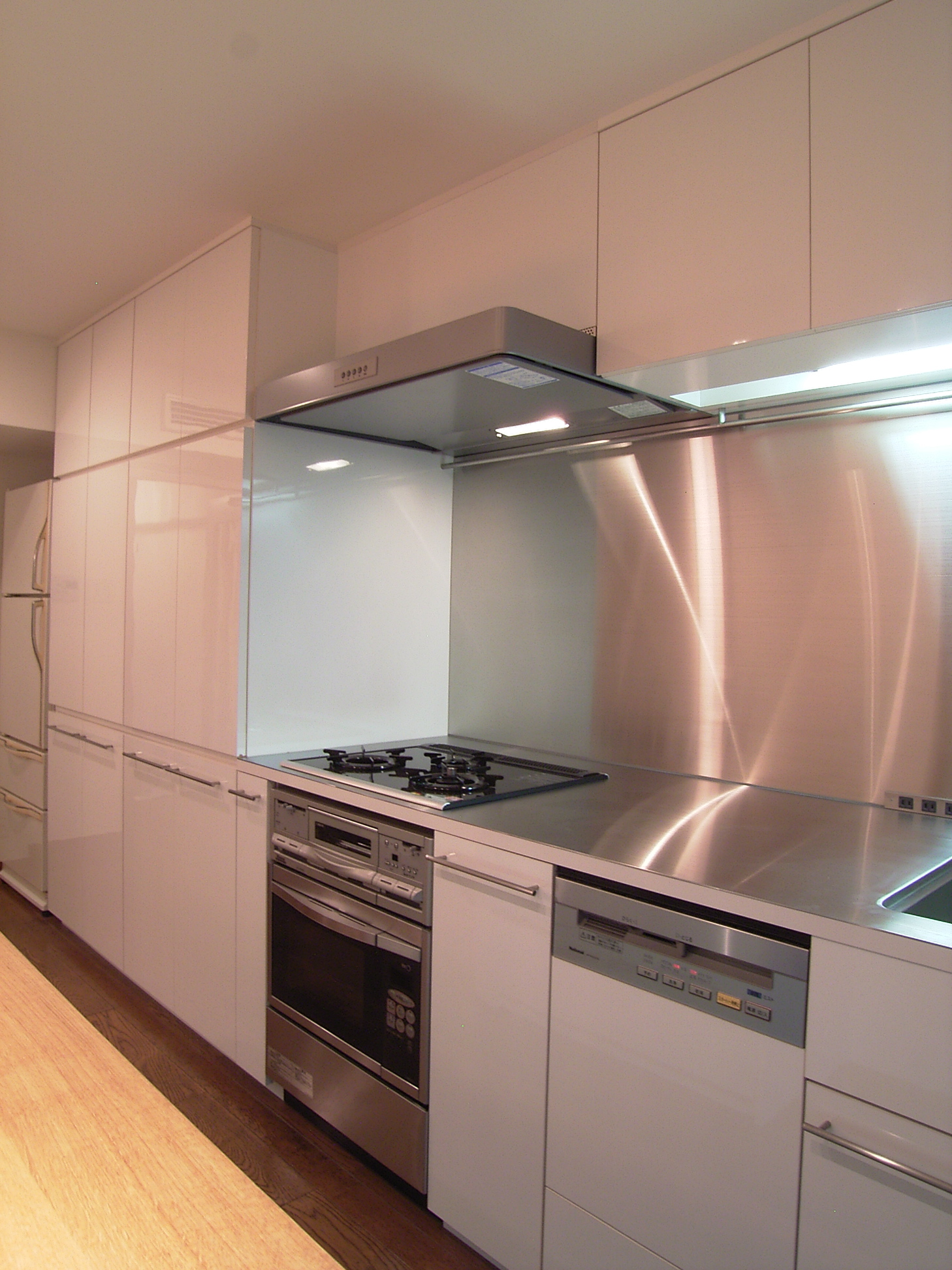 鏡面メラミン材のオーダーキッチンオーダー家具のトータルリビング ユウキ