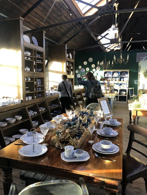 木製の家具 アイスランド ヨーロッパで丸太小屋の居心地の良いダイニング ルーム — ストック写真 © Bruno135157426376