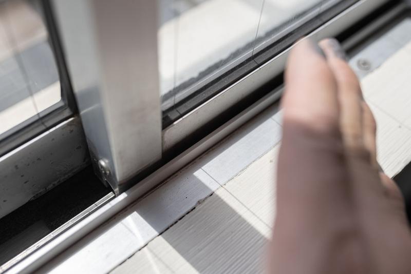 もっと早く知りたかった ダイソーをハシゴしてでも手に入れたい！冬の辛～い悩みを防ぐテープmichill byGMO ミチル