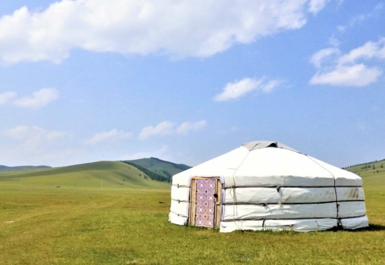 モンゴル紀行 〜 ゲル 円形テント とトーノ 天窓 の神聖な火 - 薪ストーブ専門店 ノースフィールド