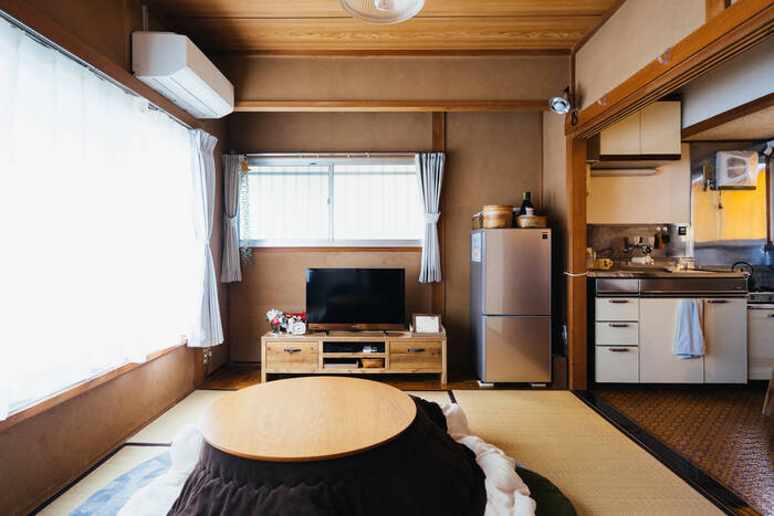 壁紙屋本舗 壁紙 はがせる 壁紙シール アデリアレトロ 昭和レトロ インテリア ポップ おしゃれ かわいい 壁紙クロス リメイクシート 賃貸49cm×3m : 壁紙屋本舗 壁紙・クッションフロア販売サイト - 通販 - Yahoo!ショッピング