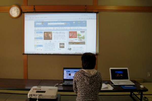 昼でも使えるプロジェクターおすすめ10選。明るい部屋では見えない