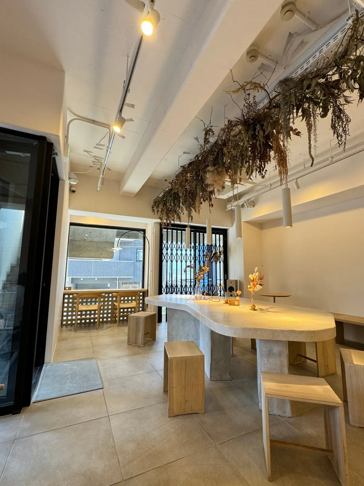 ソウル狎鴎亭エリア オシャレレストランㅣ「fleurs sur la route」Maximalist life