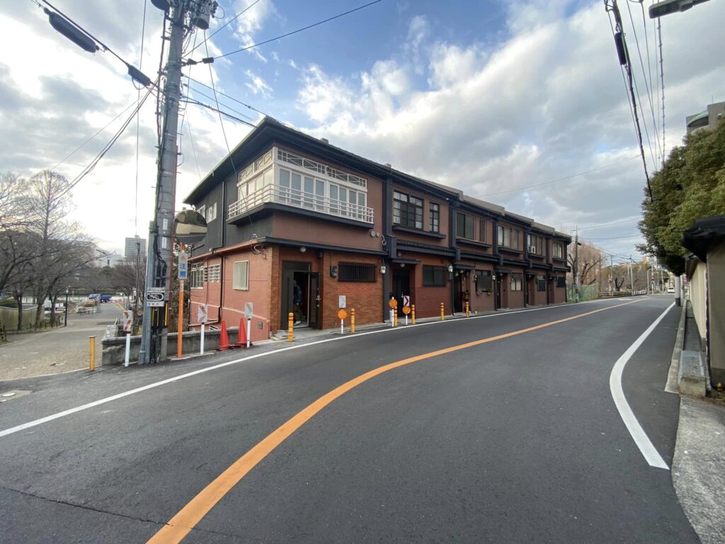 平屋の長屋、青ちゃん 日本堤1丁目 - ぼくの近代建築コレクション