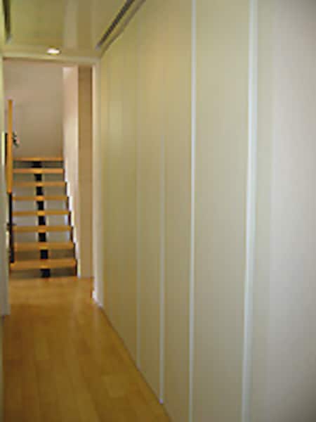 階段下の活用法を紹介！収納やディスプレイで空間を有効利用しようインゾーネの家